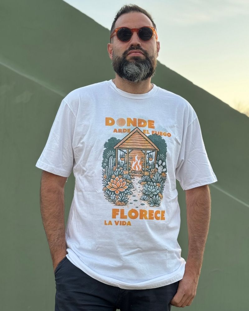 modelo remera regular florece la vida marca recuelife