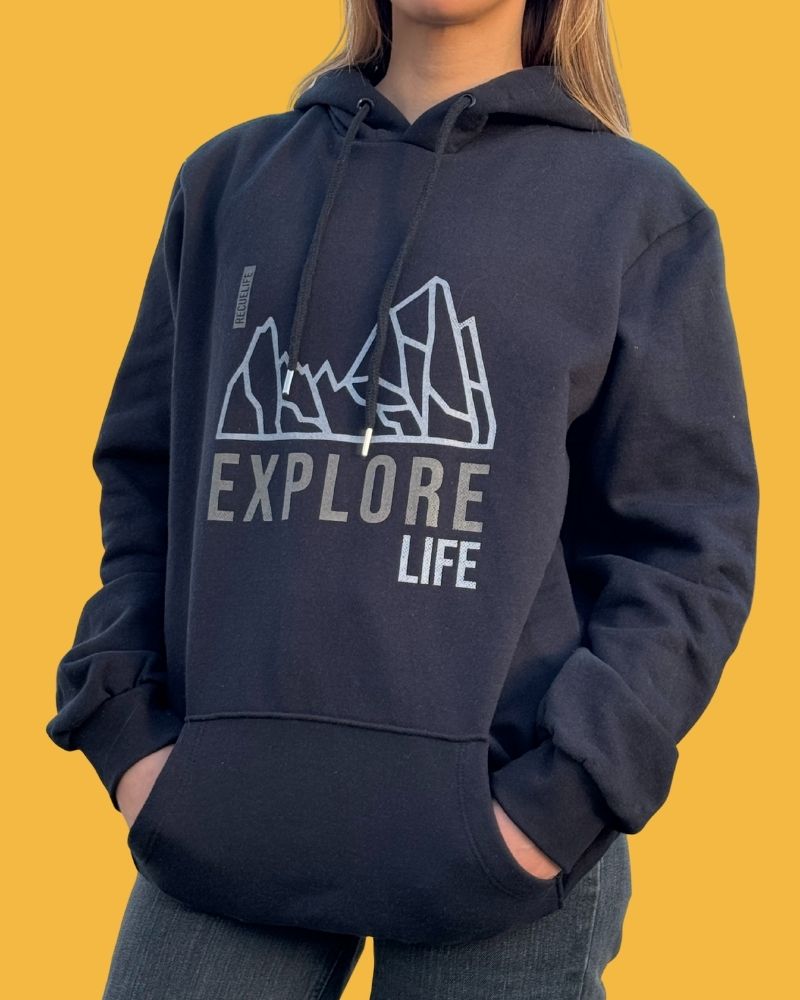 Buzo modelo hoodie marca recuelife estampa explore life